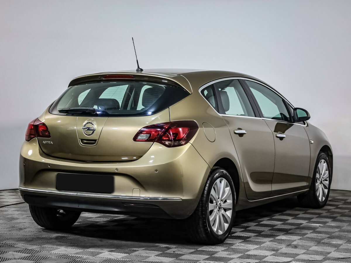 Opel Astra с пробегом — 2012 год. Фото: #3