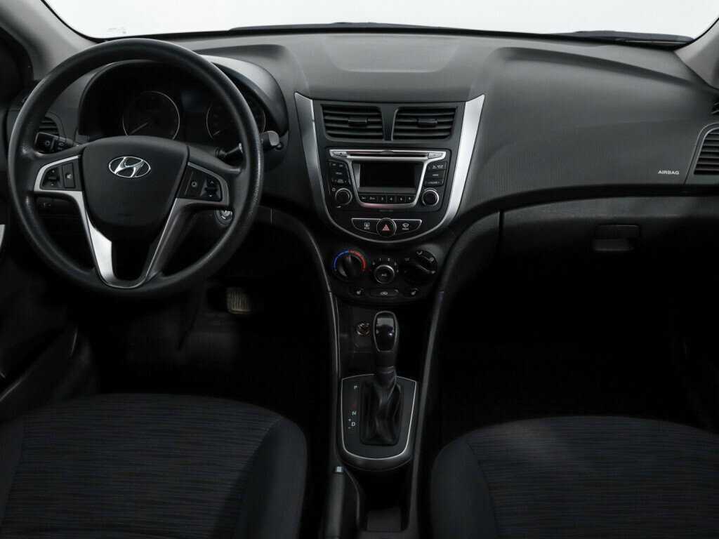 Hyundai Solaris с пробегом — 2015 год. Фото: #11