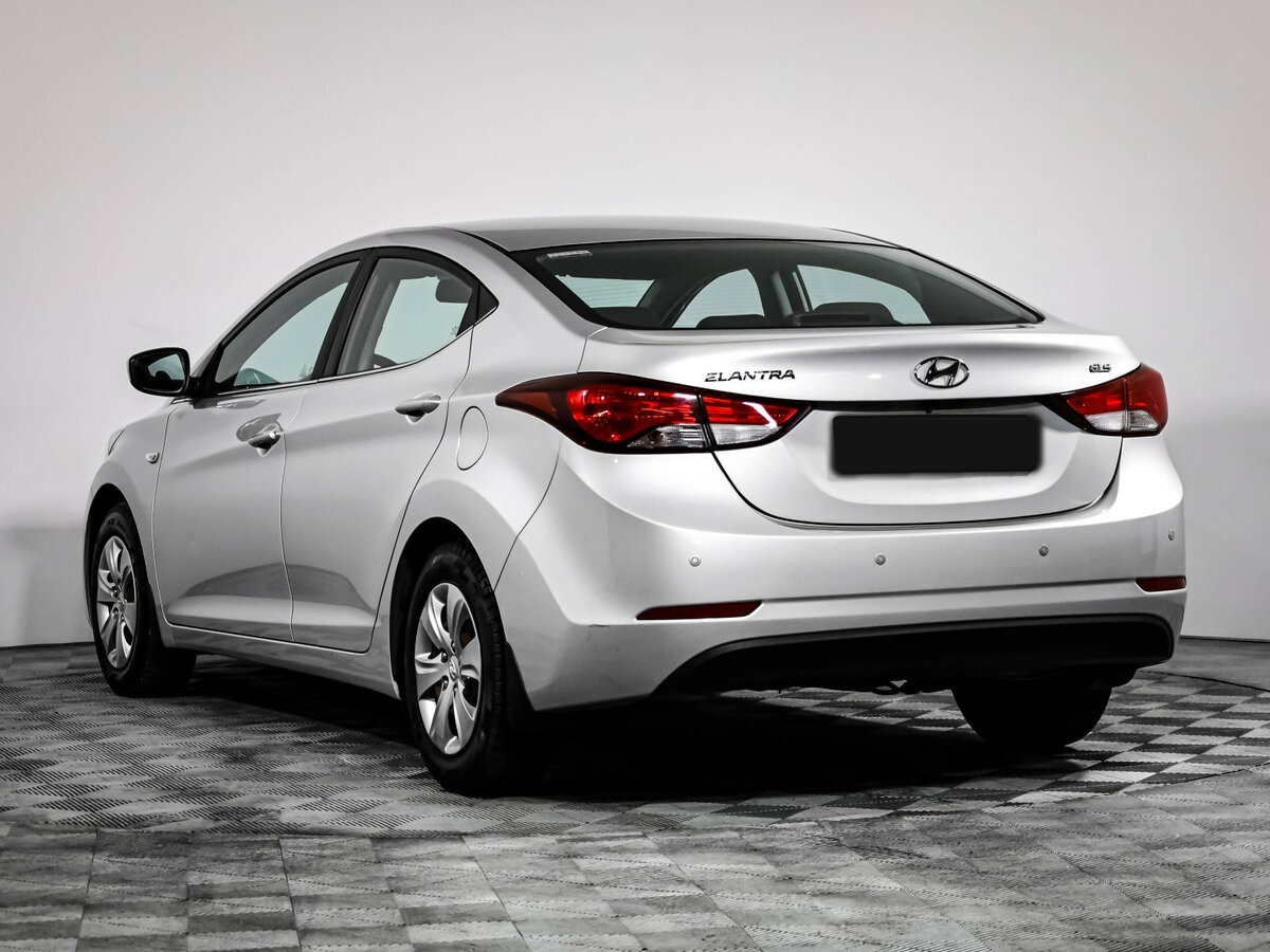 Hyundai Elantra с пробегом — 2015 год. Фото: #5