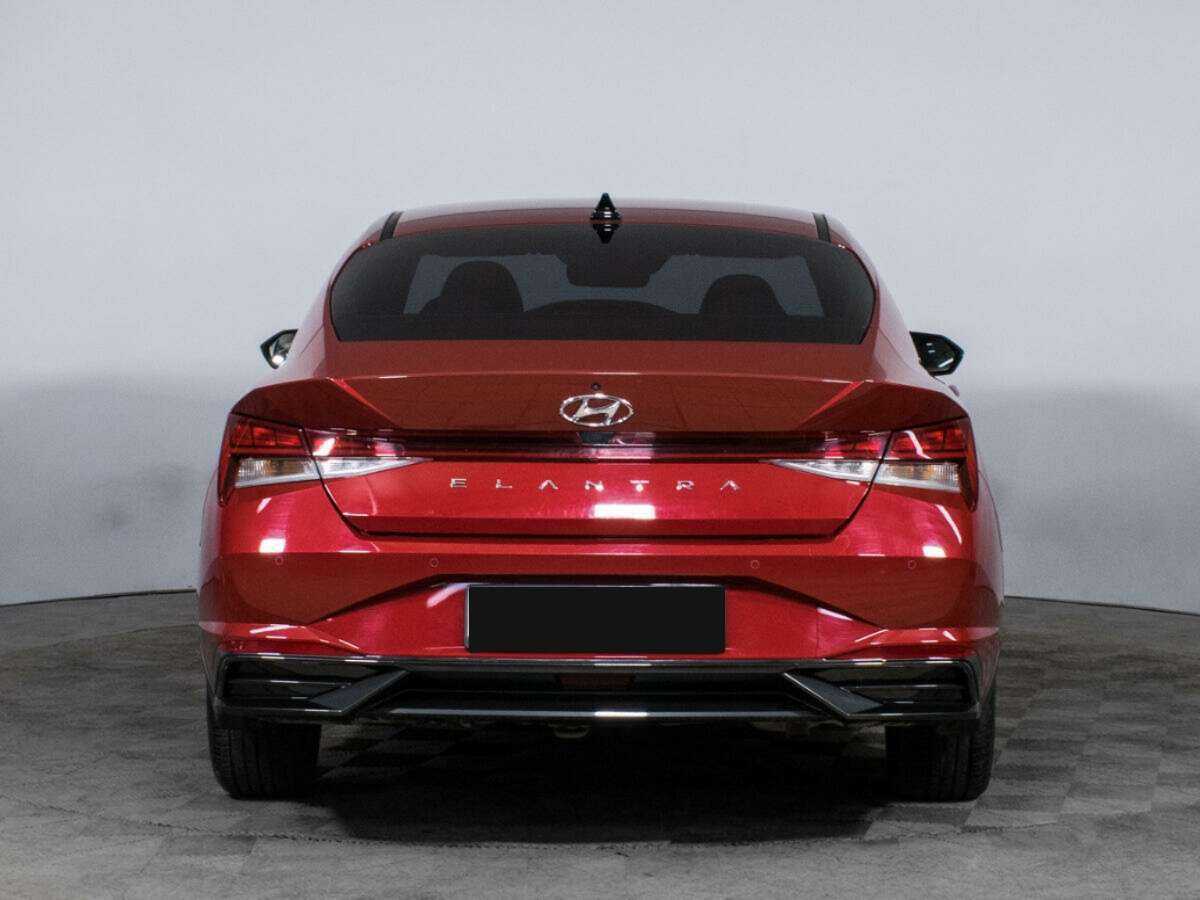Hyundai Elantra с пробегом — 2021 год. Фото: #5
