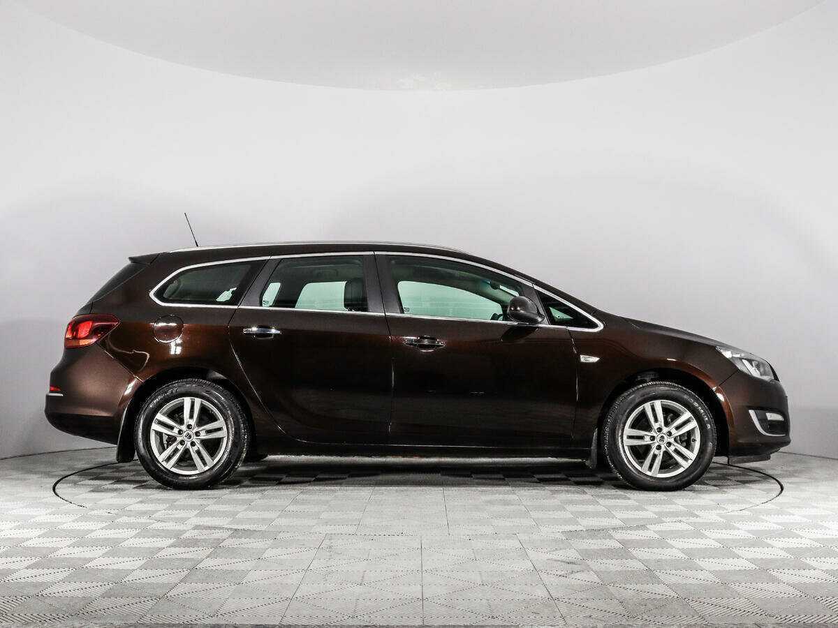 Opel Astra с пробегом — 2013 год. Фото: #3