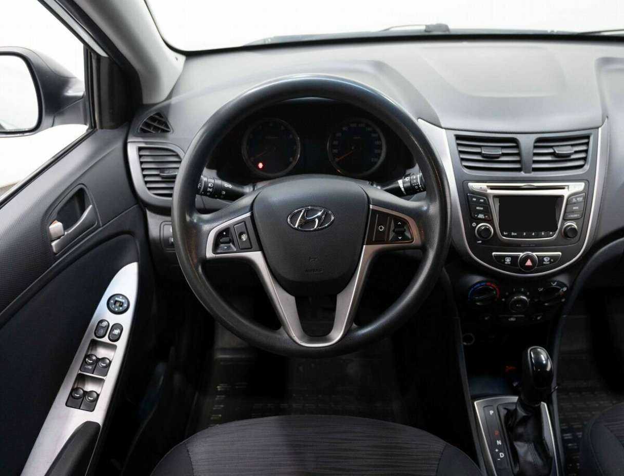 Hyundai Solaris с пробегом — 2014 год. Фото: #14