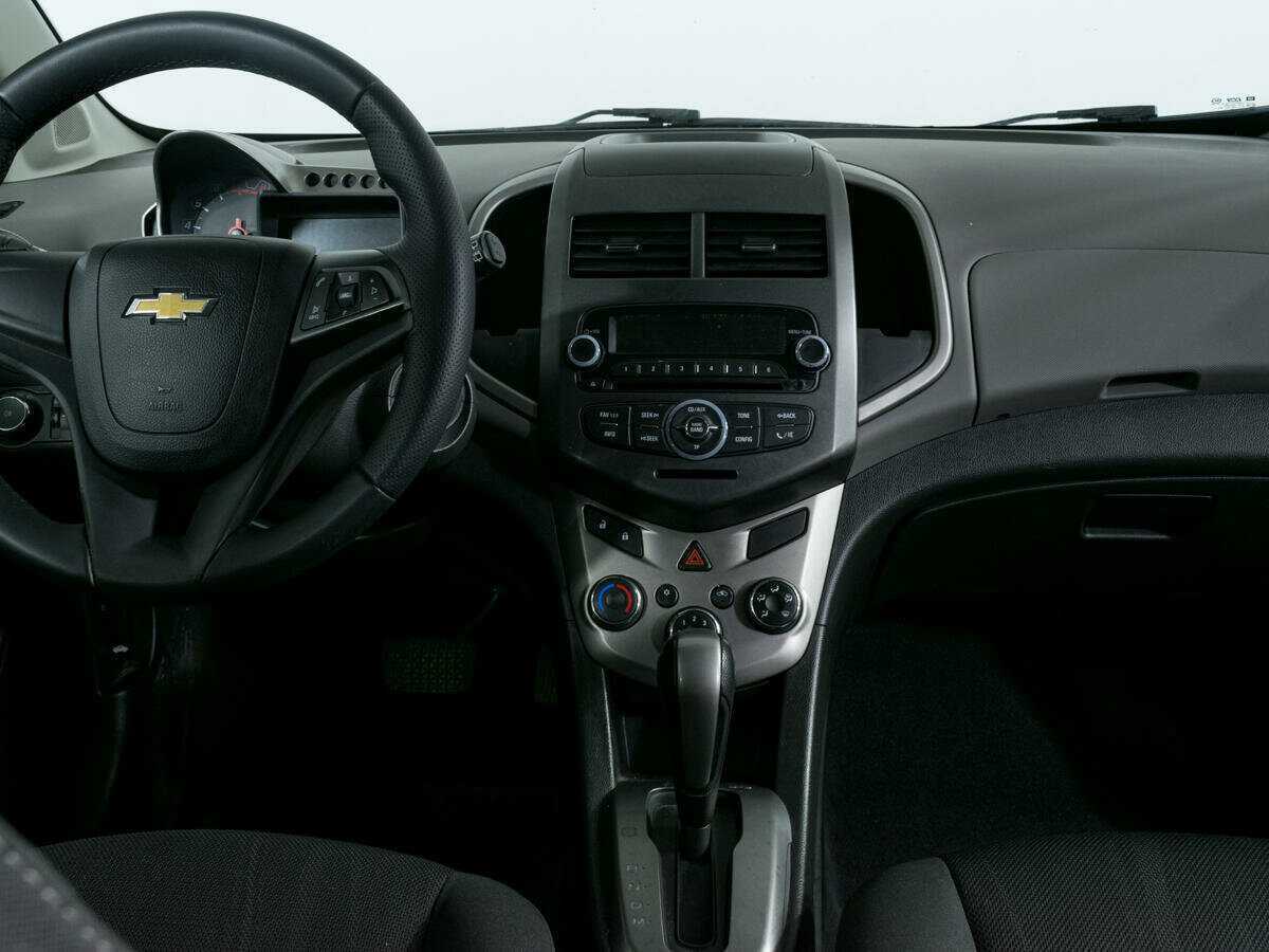 Chevrolet Aveo с пробегом — 2012 год. Фото: #8