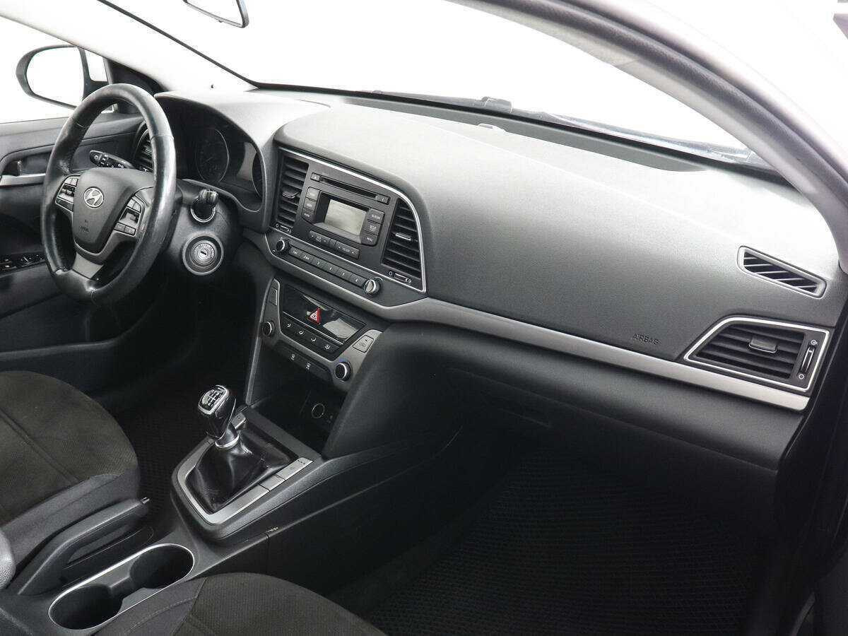 Hyundai Elantra с пробегом — 2018 год. Фото: #4