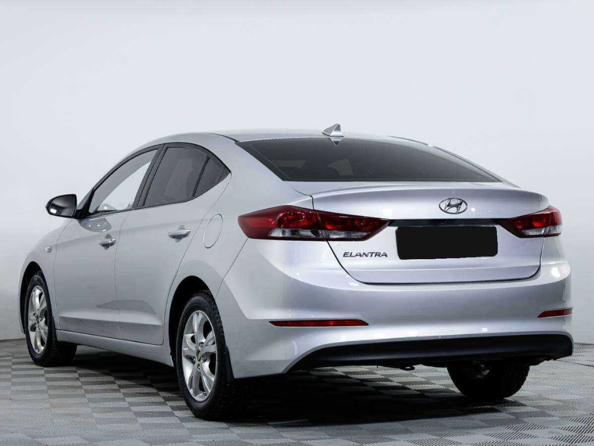 Hyundai Elantra с пробегом — 2018 год. Фото: #5