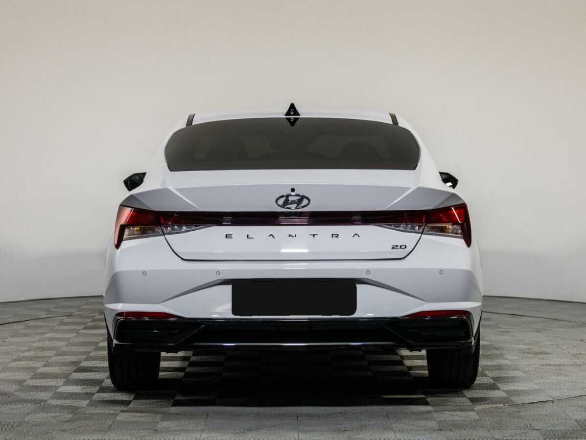 Hyundai Elantra с пробегом — 2021 год. Фото: #4