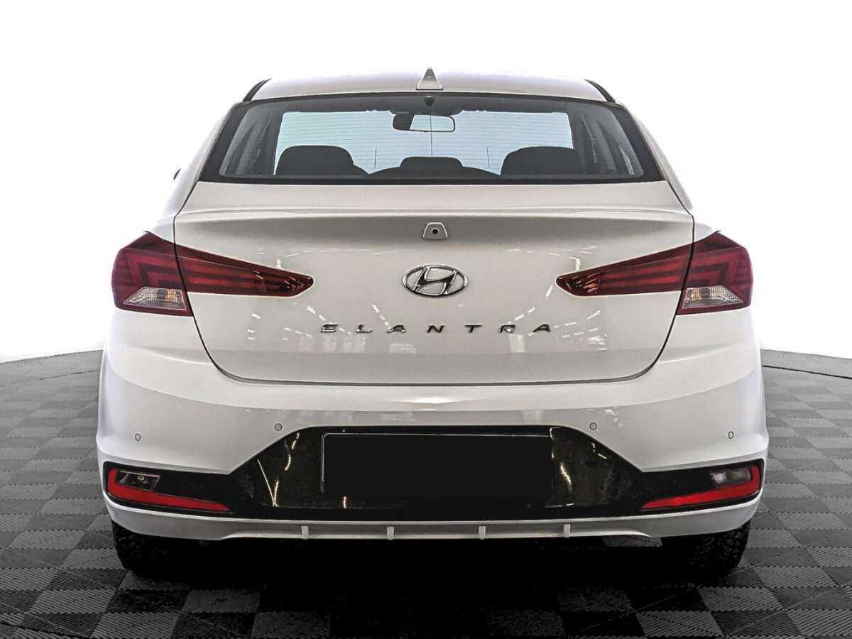 Hyundai Elantra с пробегом — 2020 год. Фото: #5
