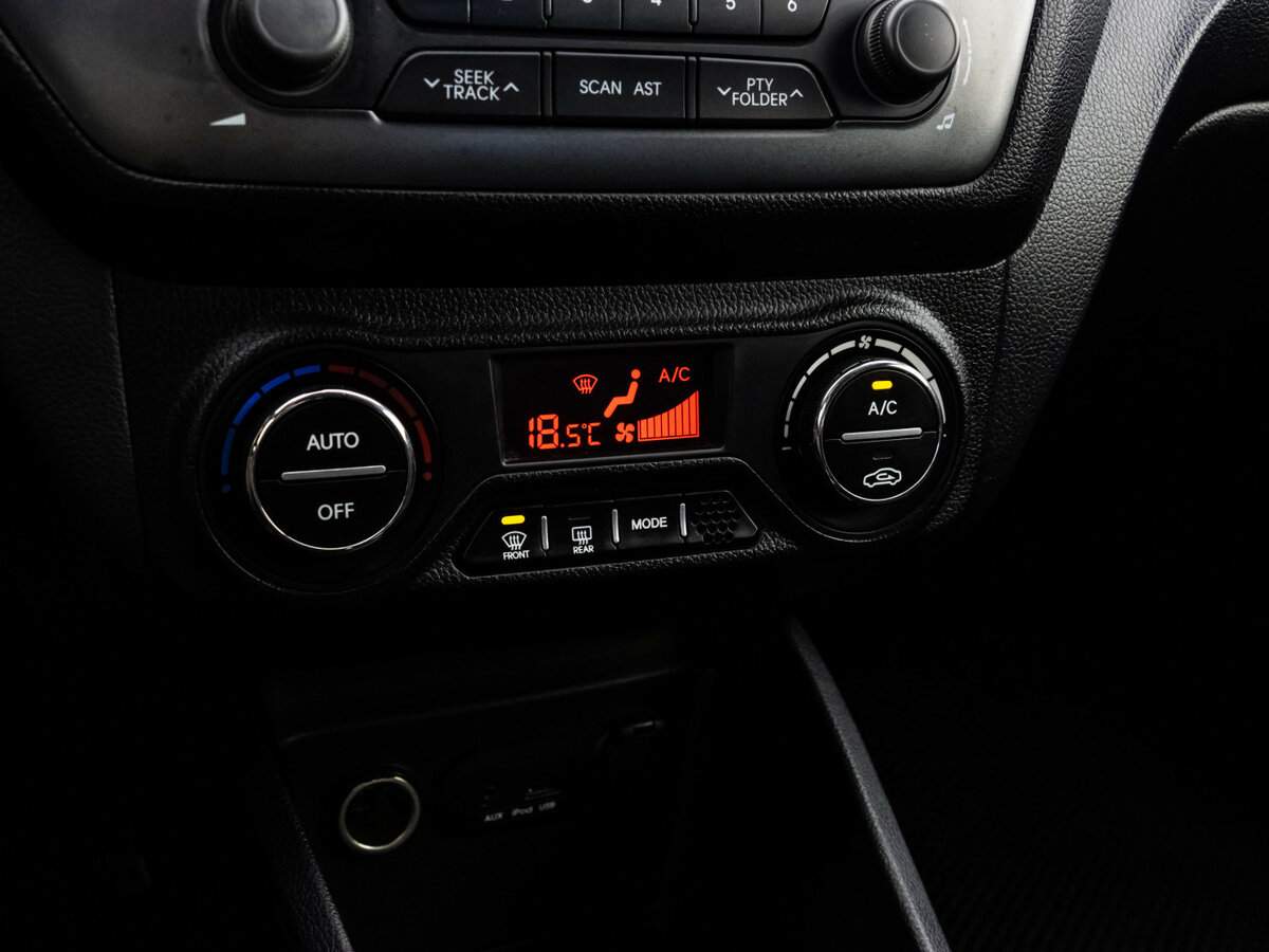 Kia Rio с пробегом — 2012 год. Фото: #11