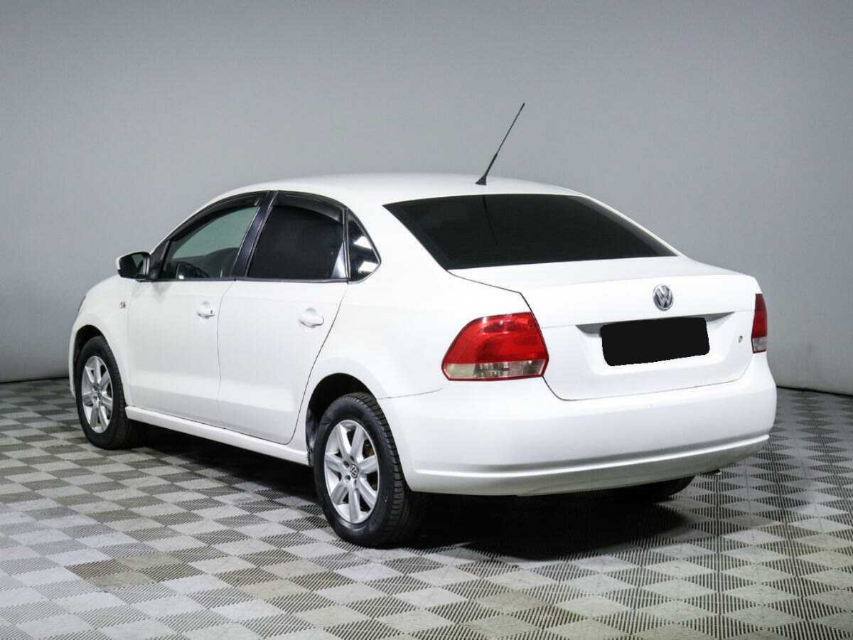Volkswagen Polo с пробегом — 2012 год. Фото: #6