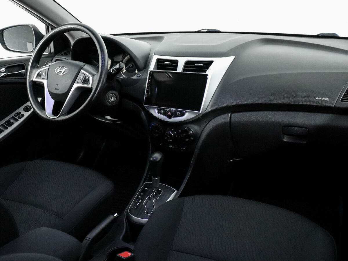 Hyundai Solaris с пробегом — 2012 год. Фото: #8