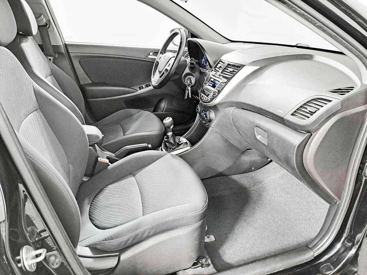 Hyundai Solaris с пробегом — 2015 год. Фото: #8