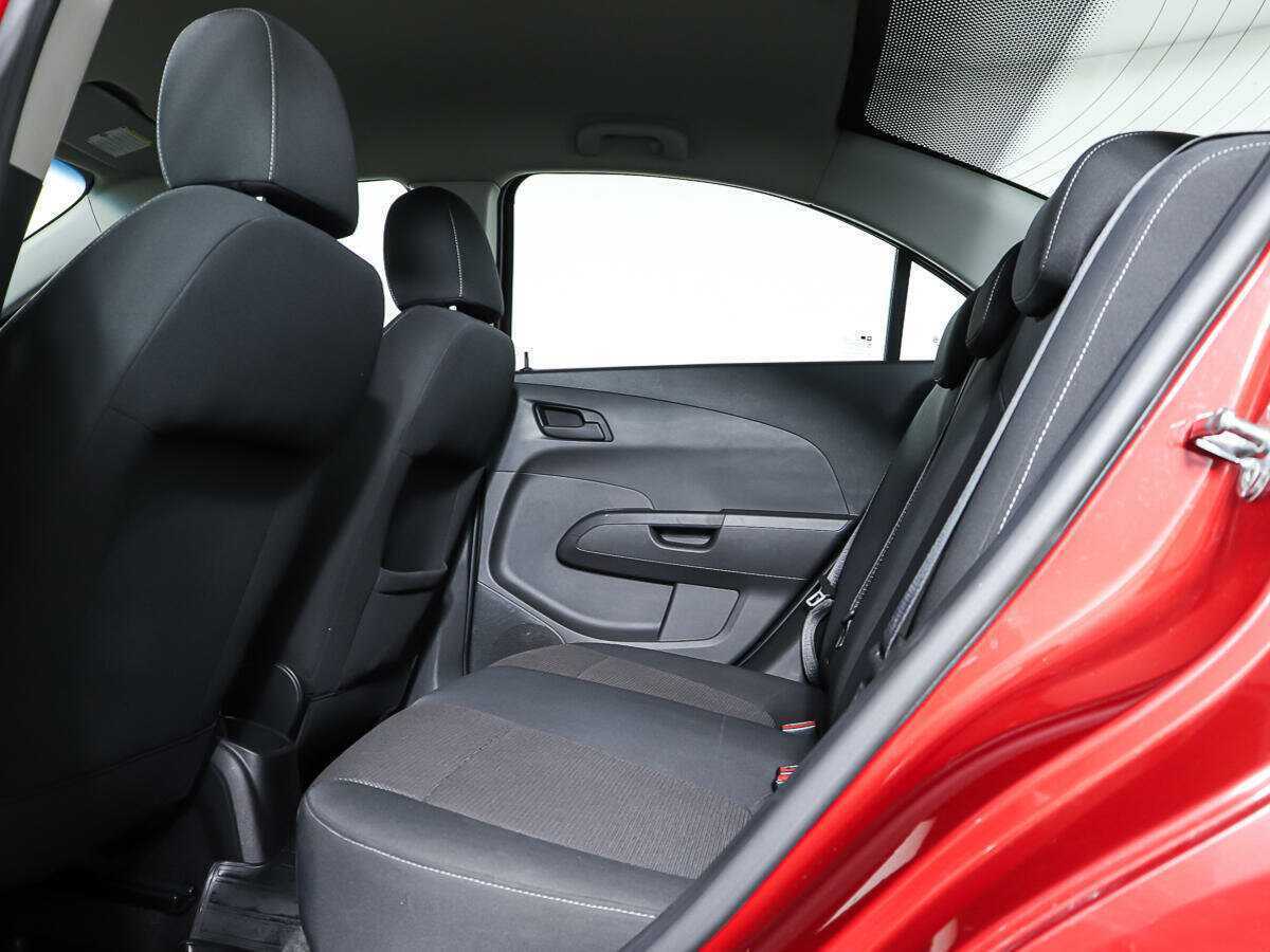 Chevrolet Aveo с пробегом — 2012 год. Фото: #8
