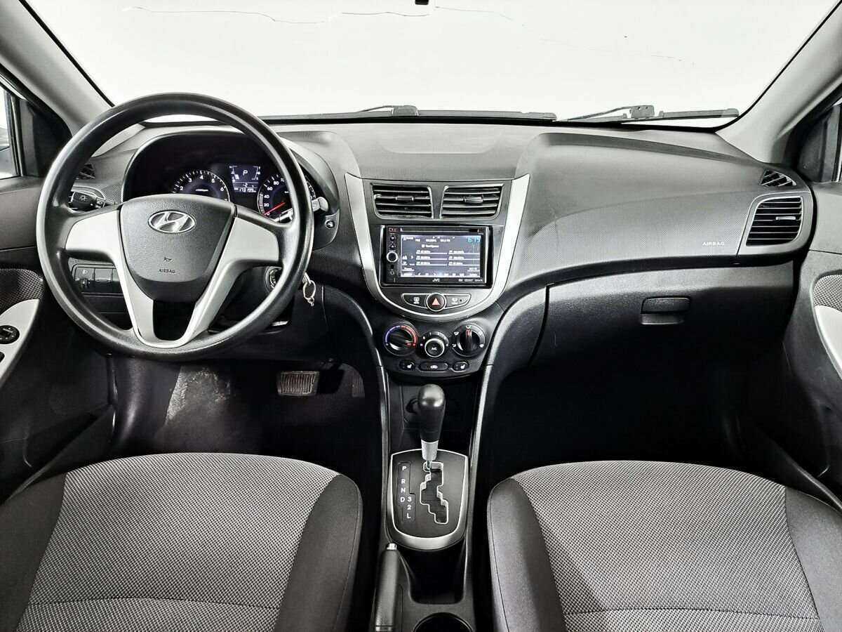 Hyundai Solaris с пробегом — 2013 год. Фото: #11