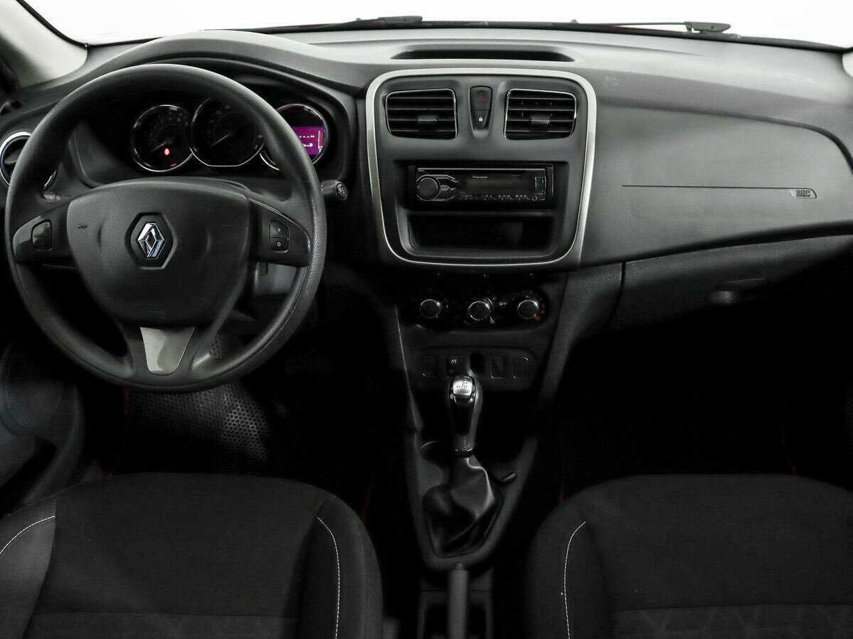 Renault Sandero с пробегом — 2016 год. Фото: #11