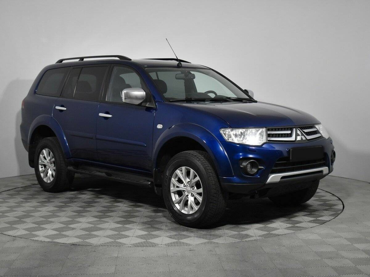 Mitsubishi Pajero Sport с пробегом — 2015 год. Фото: #2