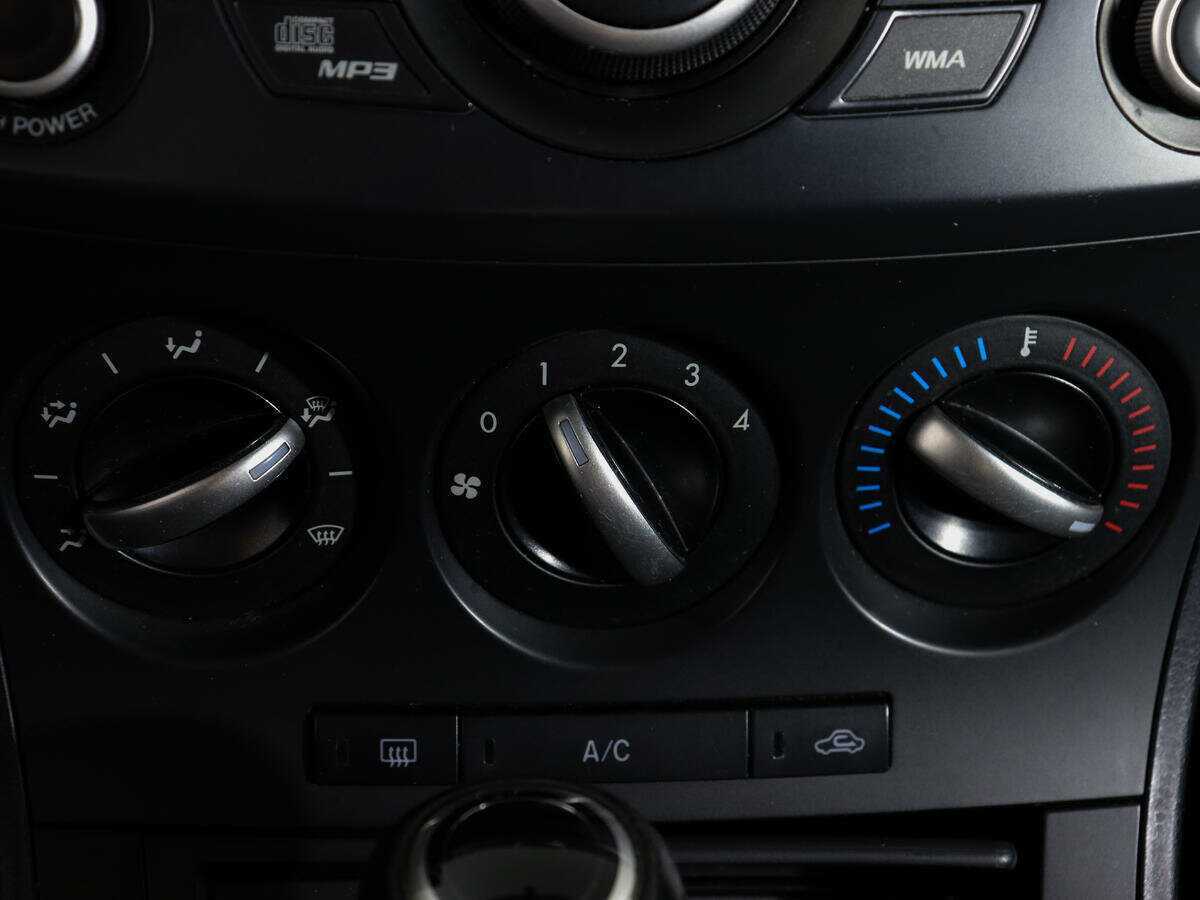 Mazda 3 с пробегом — 2012 год. Фото: #16