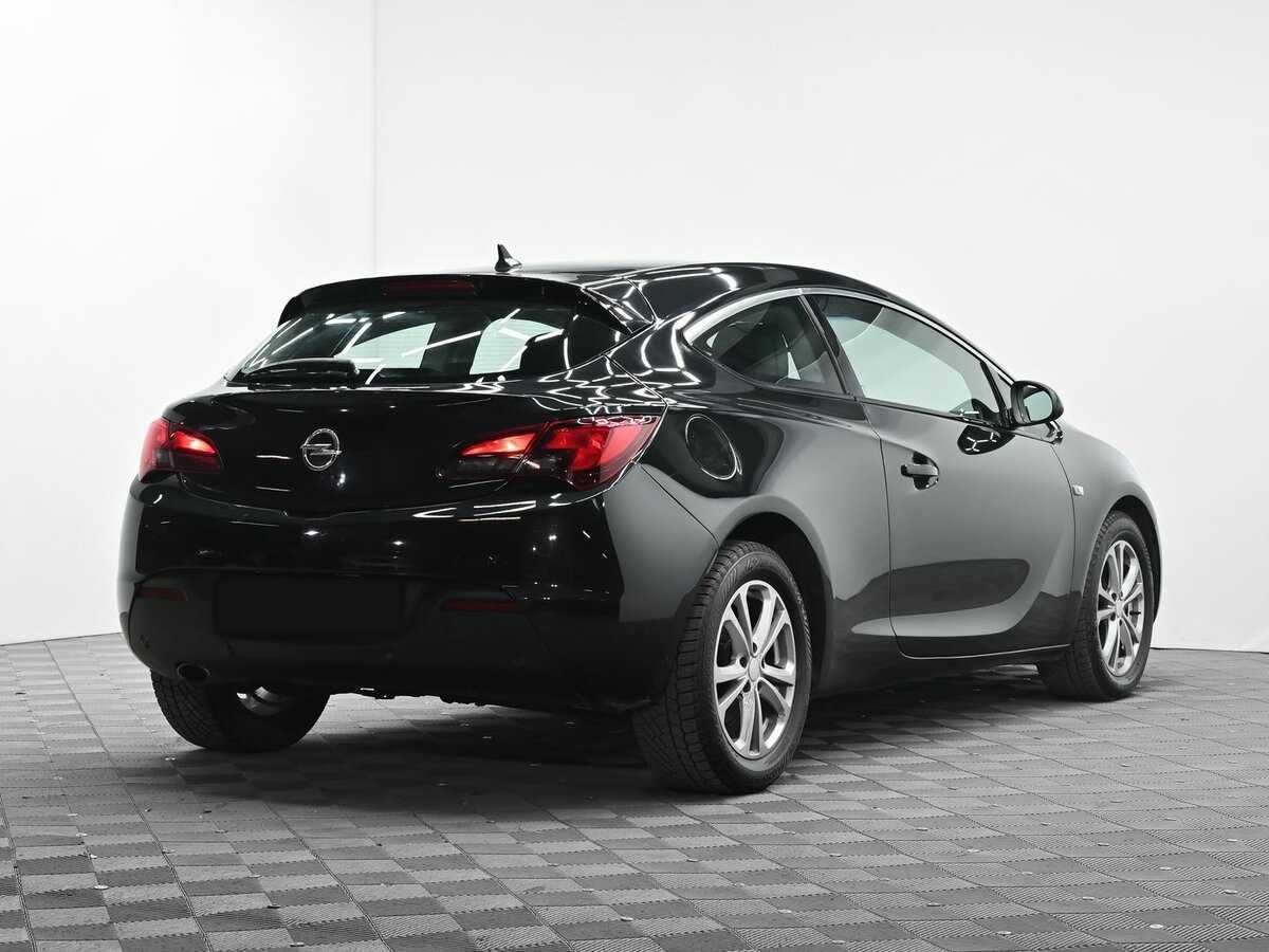 Opel Astra с пробегом — 2012 год. Фото: #3