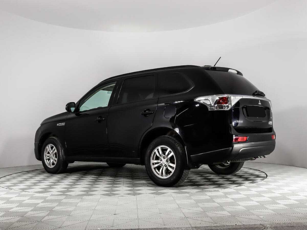 Mitsubishi Outlander с пробегом — 2014 год. Фото: #6