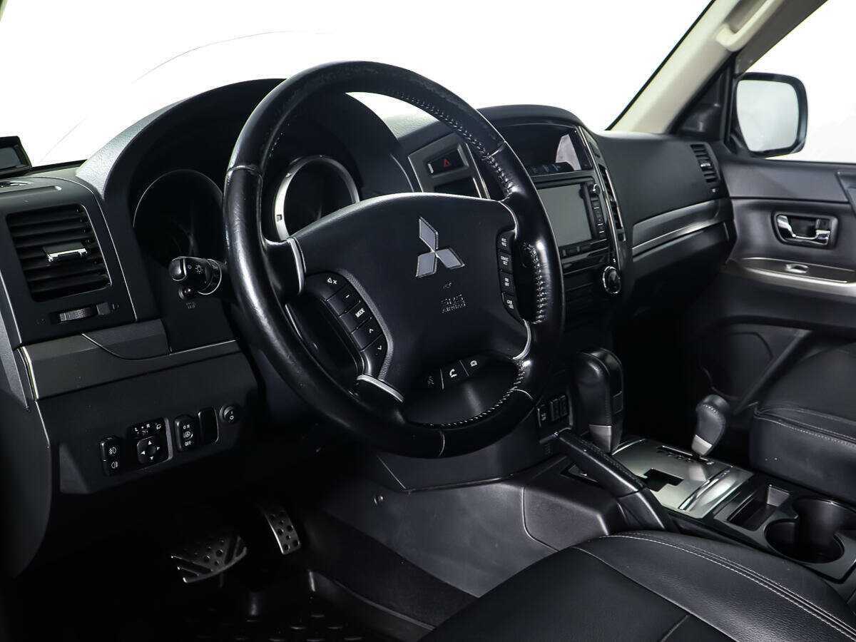 Mitsubishi Pajero с пробегом — 2014 год. Фото: #10