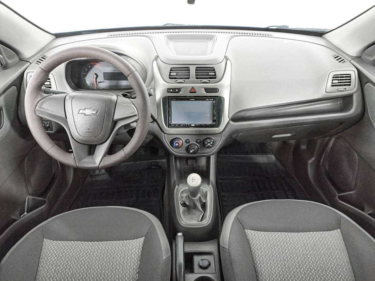 Chevrolet Cobalt с пробегом — 2013 год. Фото: #11