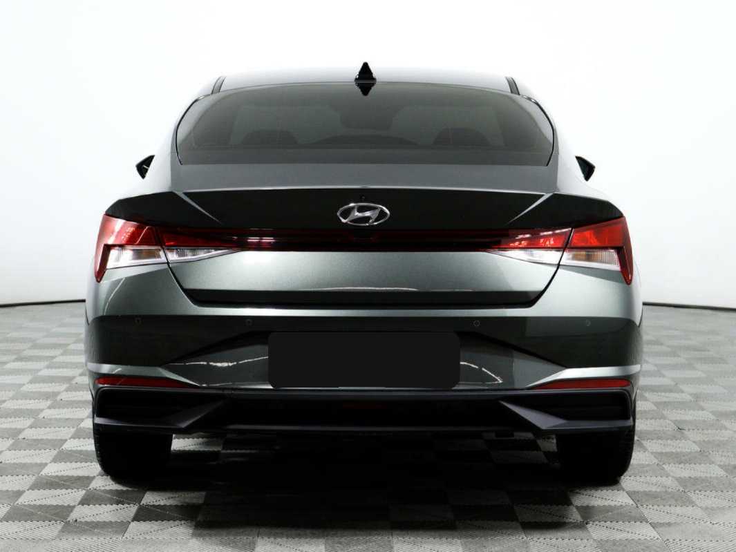 Hyundai Elantra с пробегом — 2021 год. Фото: #5