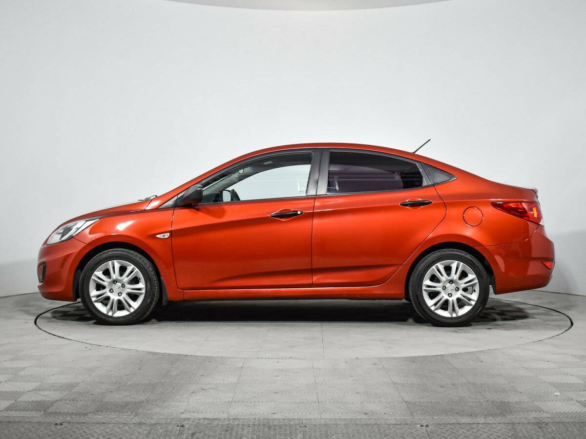 Hyundai Solaris с пробегом — 2012 год. Фото: #7
