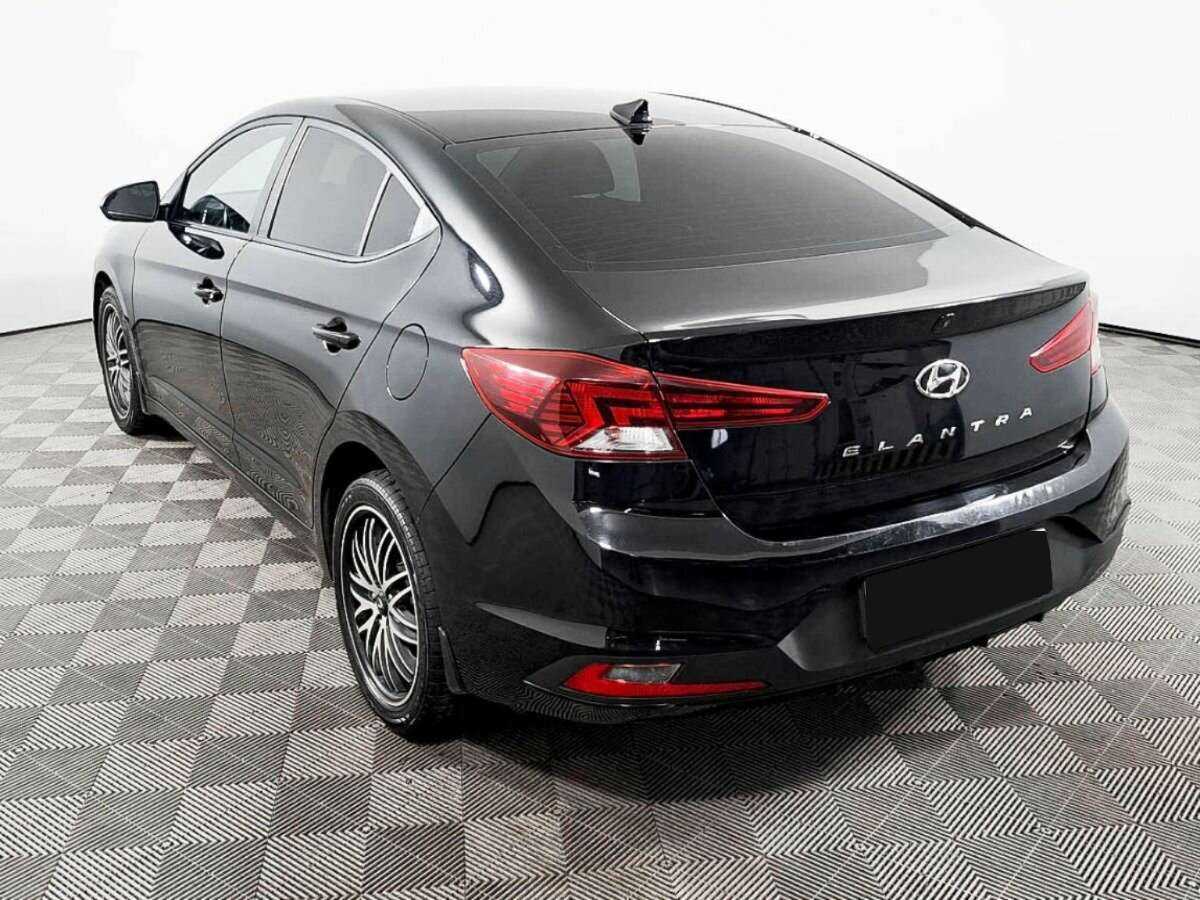 Hyundai Elantra с пробегом — 2019 год. Фото: #5