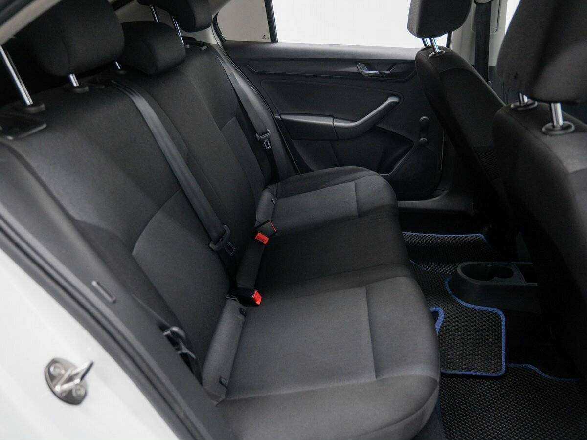 Skoda Rapid с пробегом — 2017 год. Фото: #12