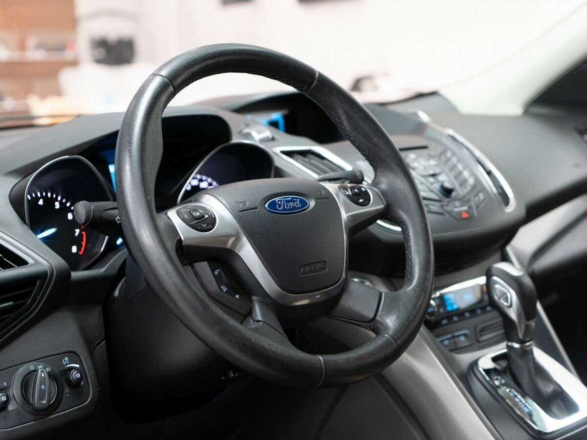 Ford Kuga с пробегом — 2015 год. Фото: #4