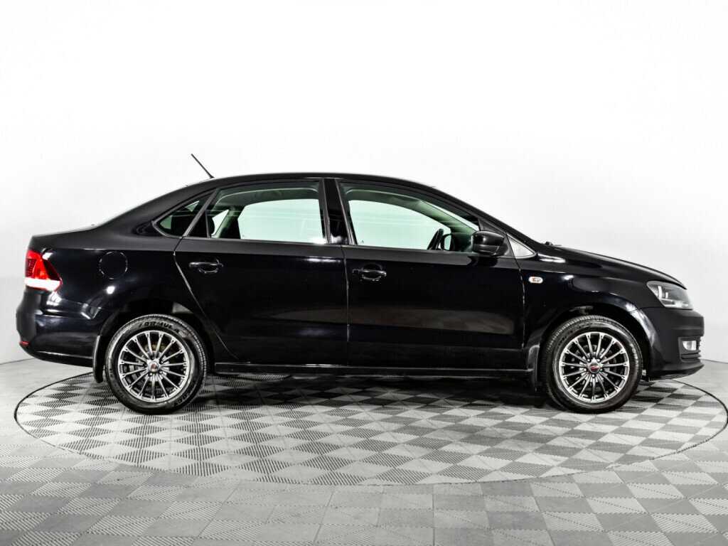 Volkswagen Polo с пробегом — 2015 год. Фото: #3