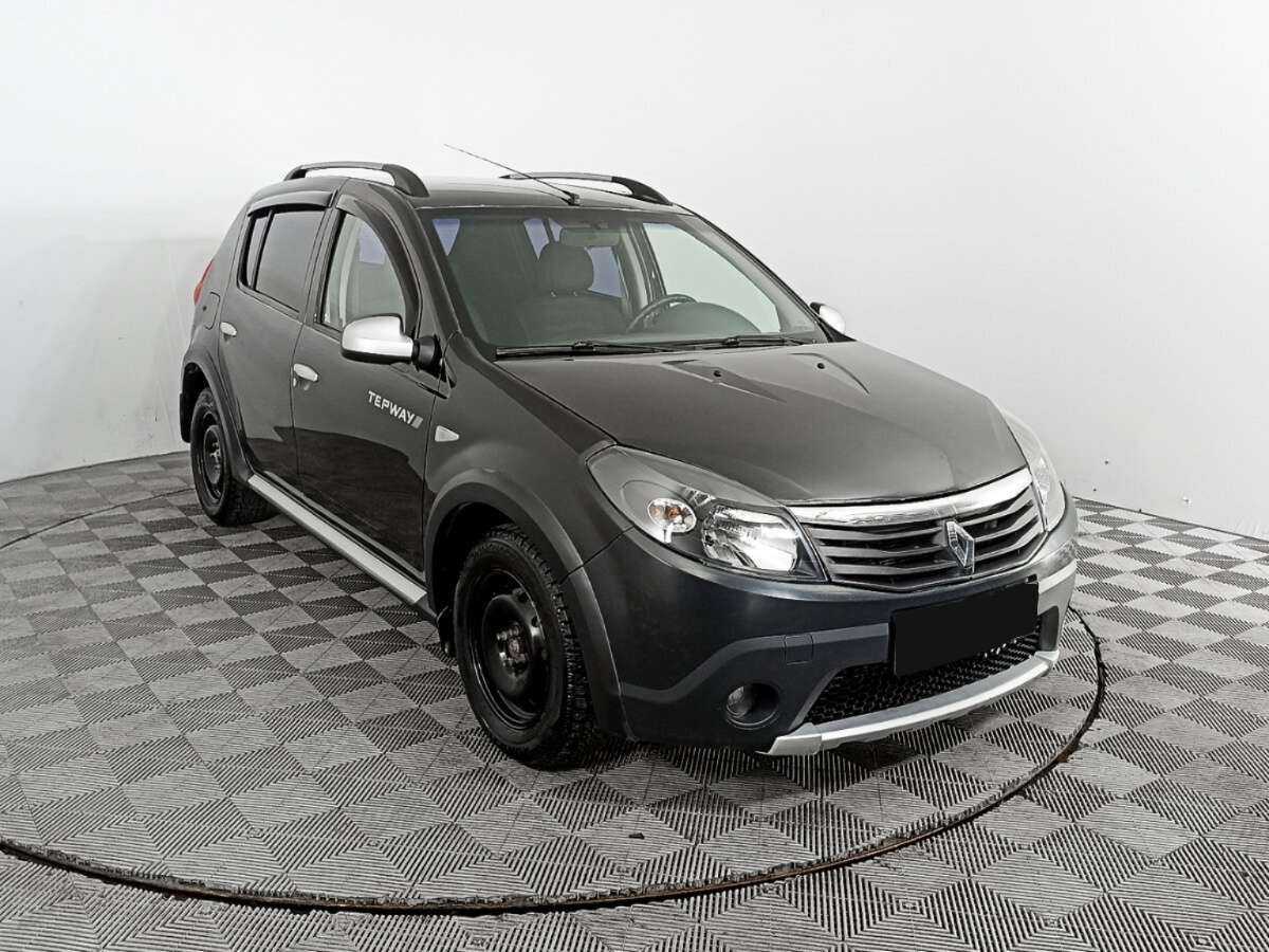 Renault Sandero с пробегом — 2013 год. Фото: #2