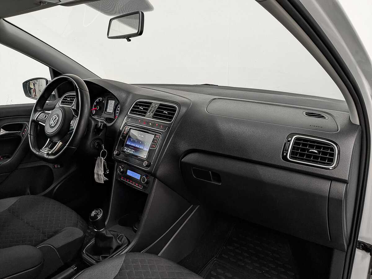 Volkswagen Polo с пробегом — 2018 год. Фото: #12