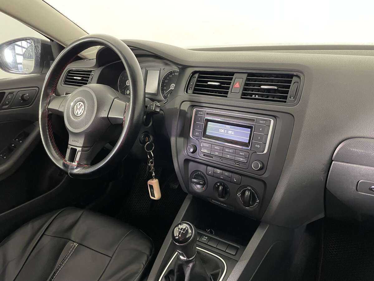 Volkswagen Jetta с пробегом — 2014 год. Фото: #10