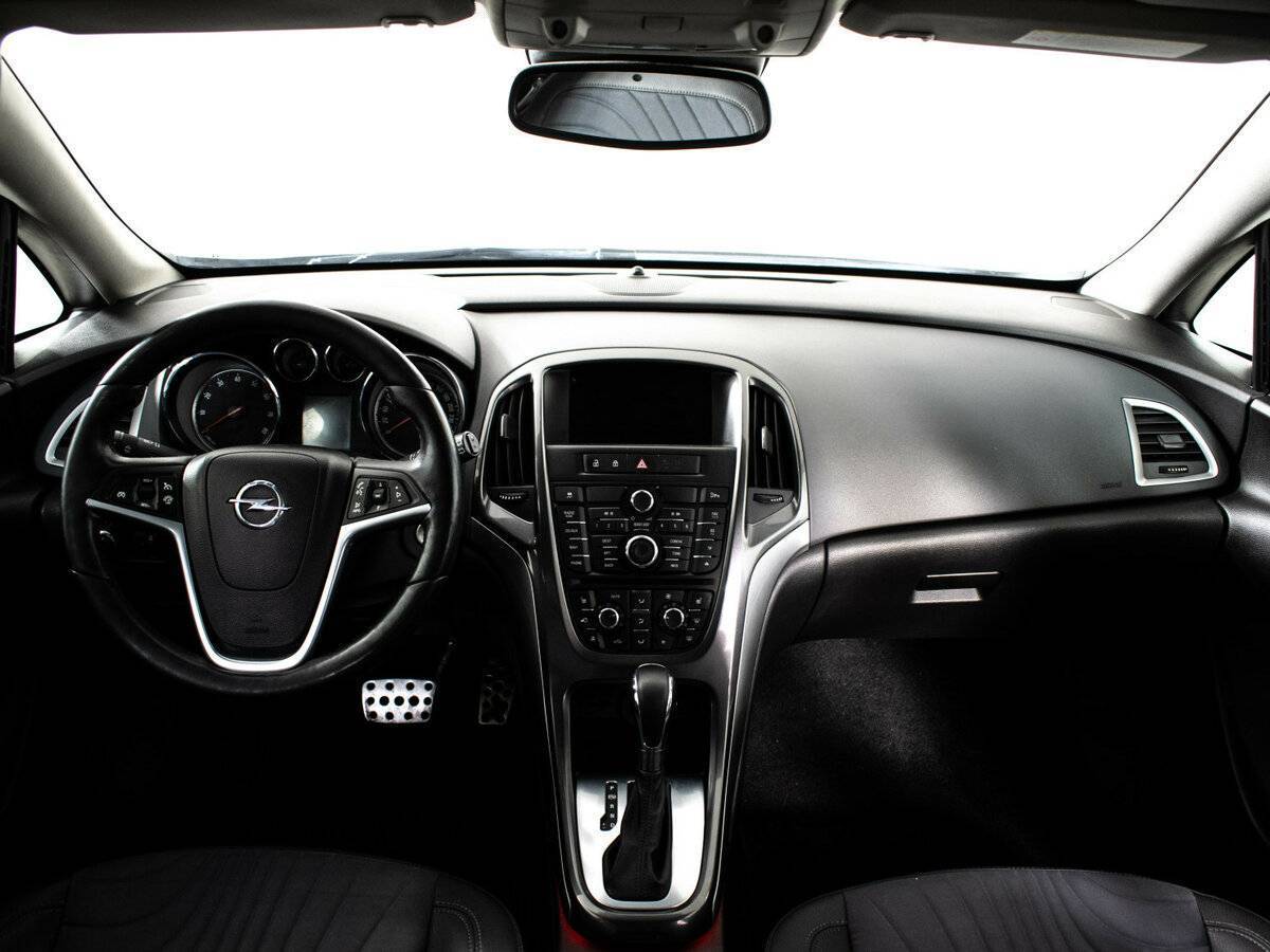 Opel Astra с пробегом — 2013 год. Фото: #8