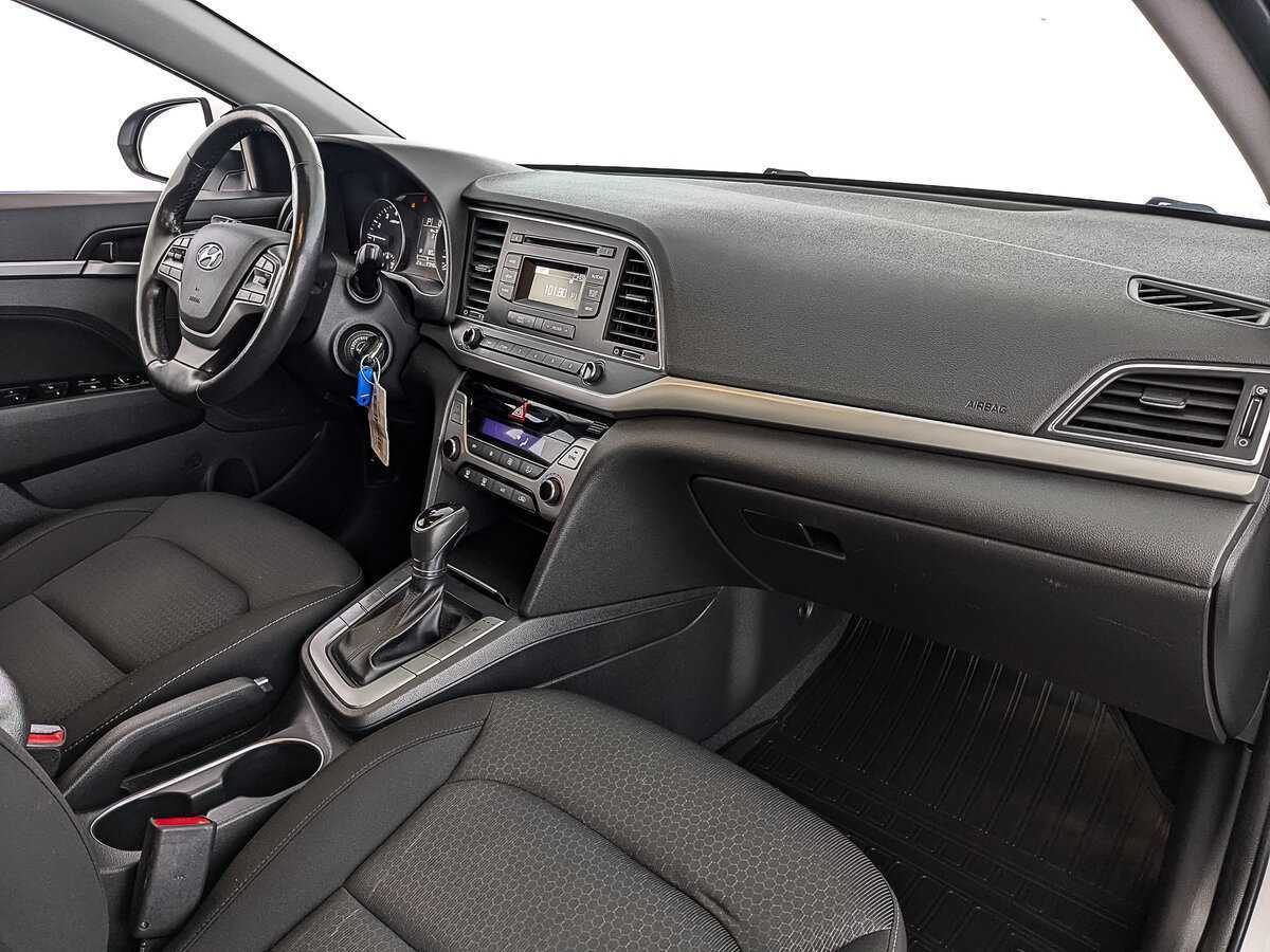 Hyundai Elantra с пробегом — 2018 год. Фото: #12