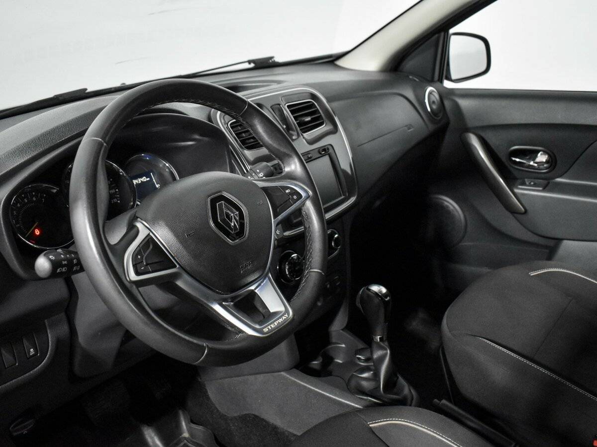 Renault Sandero с пробегом — 2019 год. Фото: #16