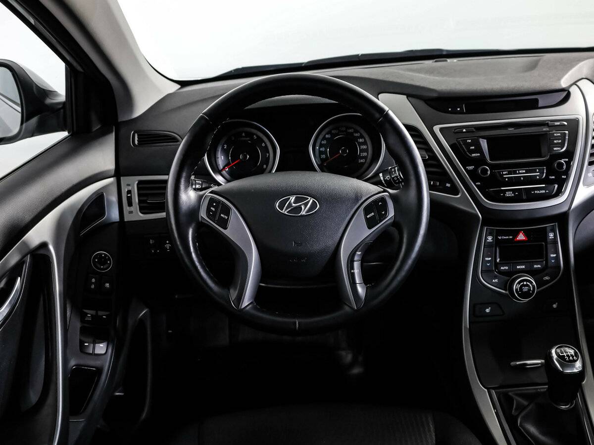 Hyundai Elantra с пробегом — 2015 год. Фото: #8