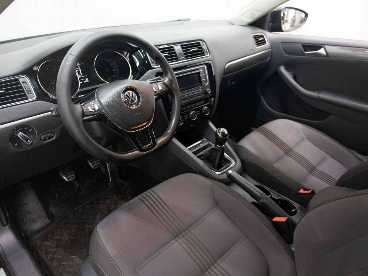 Volkswagen Jetta с пробегом — 2016 год. Фото: #6
