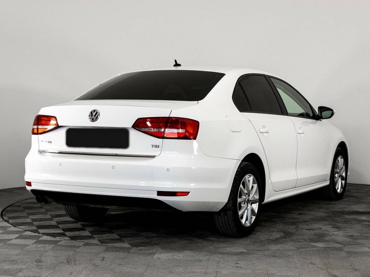 Volkswagen Jetta с пробегом — 2015 год. Фото: #4