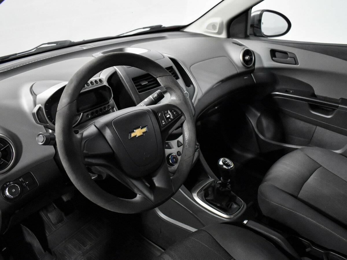 Chevrolet Aveo с пробегом — 2012 год. Фото: #8