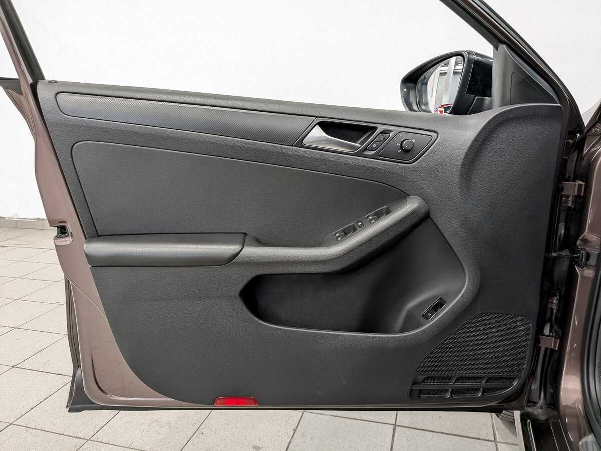 Volkswagen Jetta с пробегом — 2014 год. Фото: #18