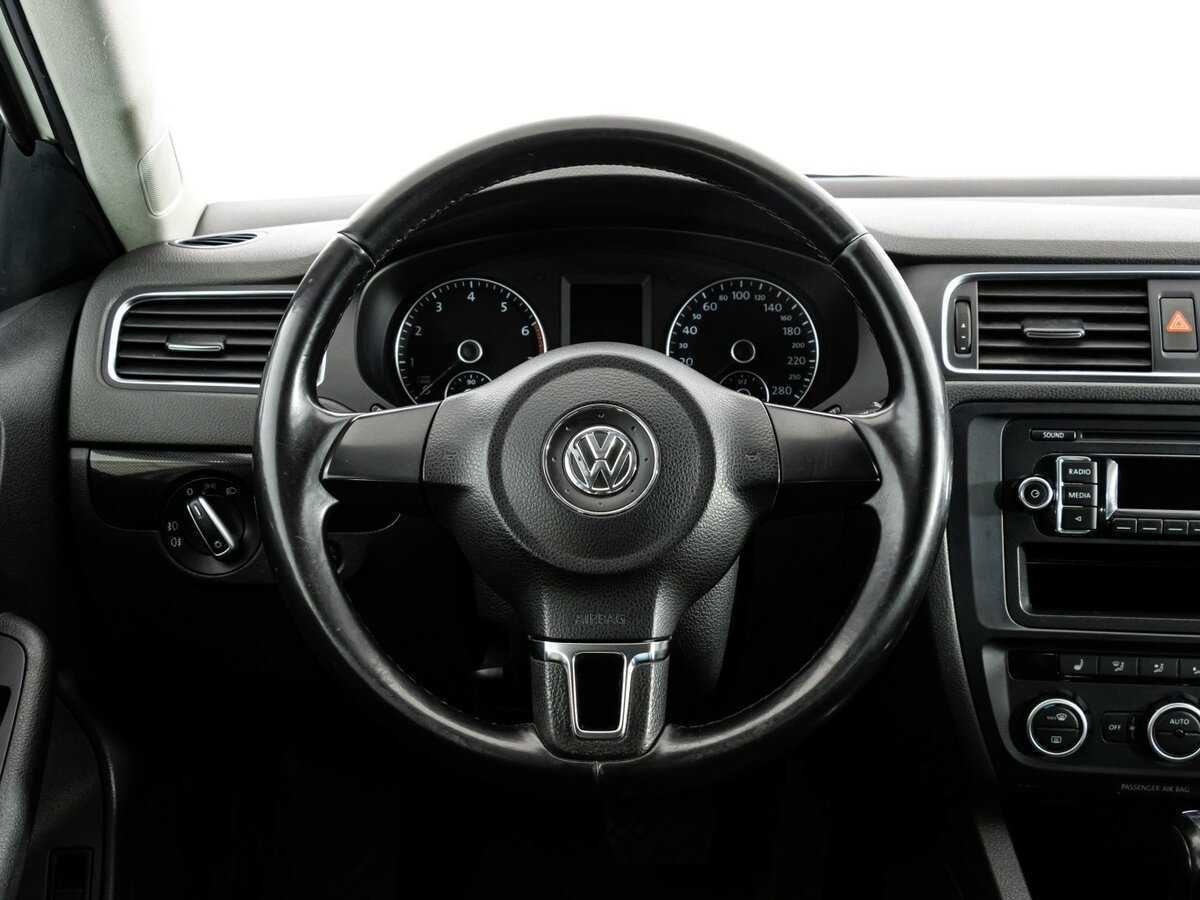 Volkswagen Jetta с пробегом — 2012 год. Фото: #9