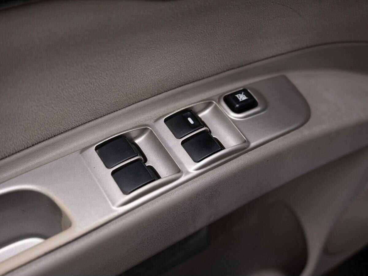 Mitsubishi Pajero Sport с пробегом — 2014 год. Фото: #15