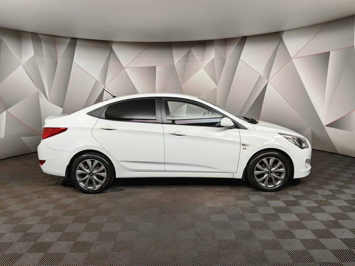 Hyundai Solaris с пробегом — 2014 год. Фото: #5