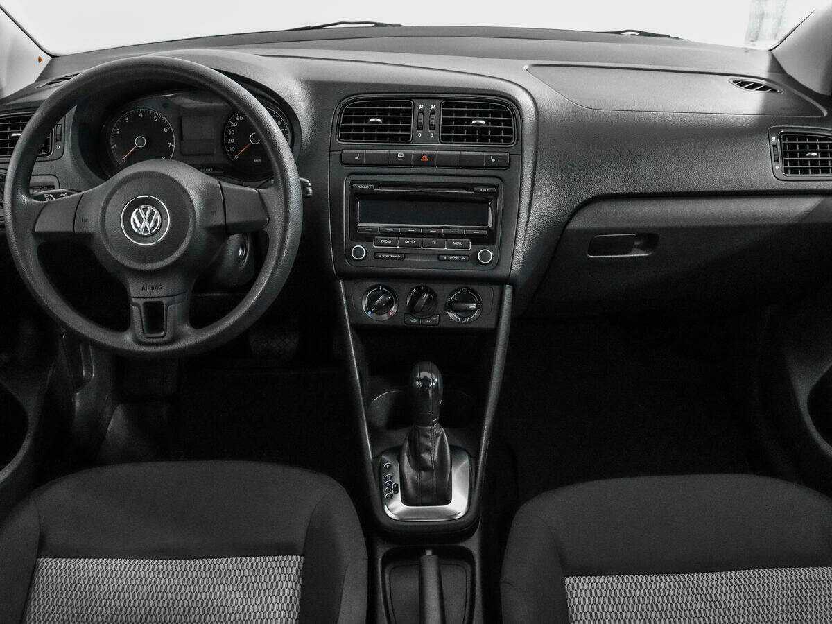 Volkswagen Polo с пробегом — 2012 год. Фото: #11