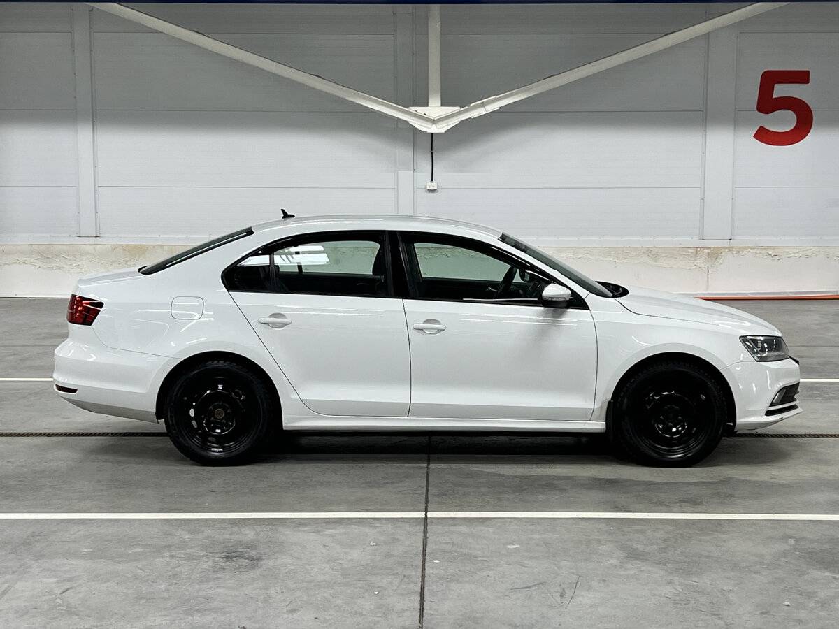 Volkswagen Jetta с пробегом — 2016 год. Фото: #3