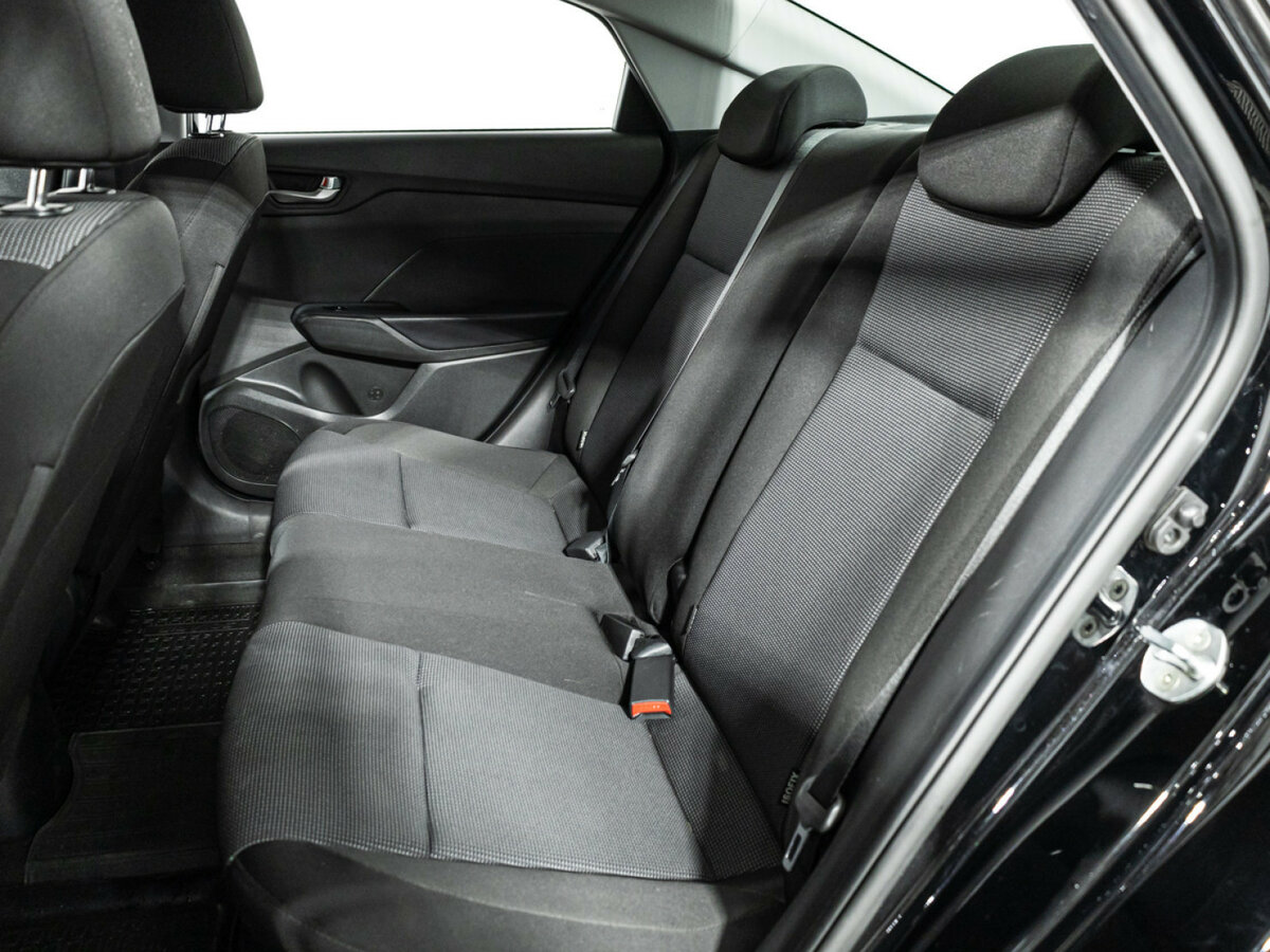 Hyundai Solaris с пробегом — 2022 год. Фото: #9