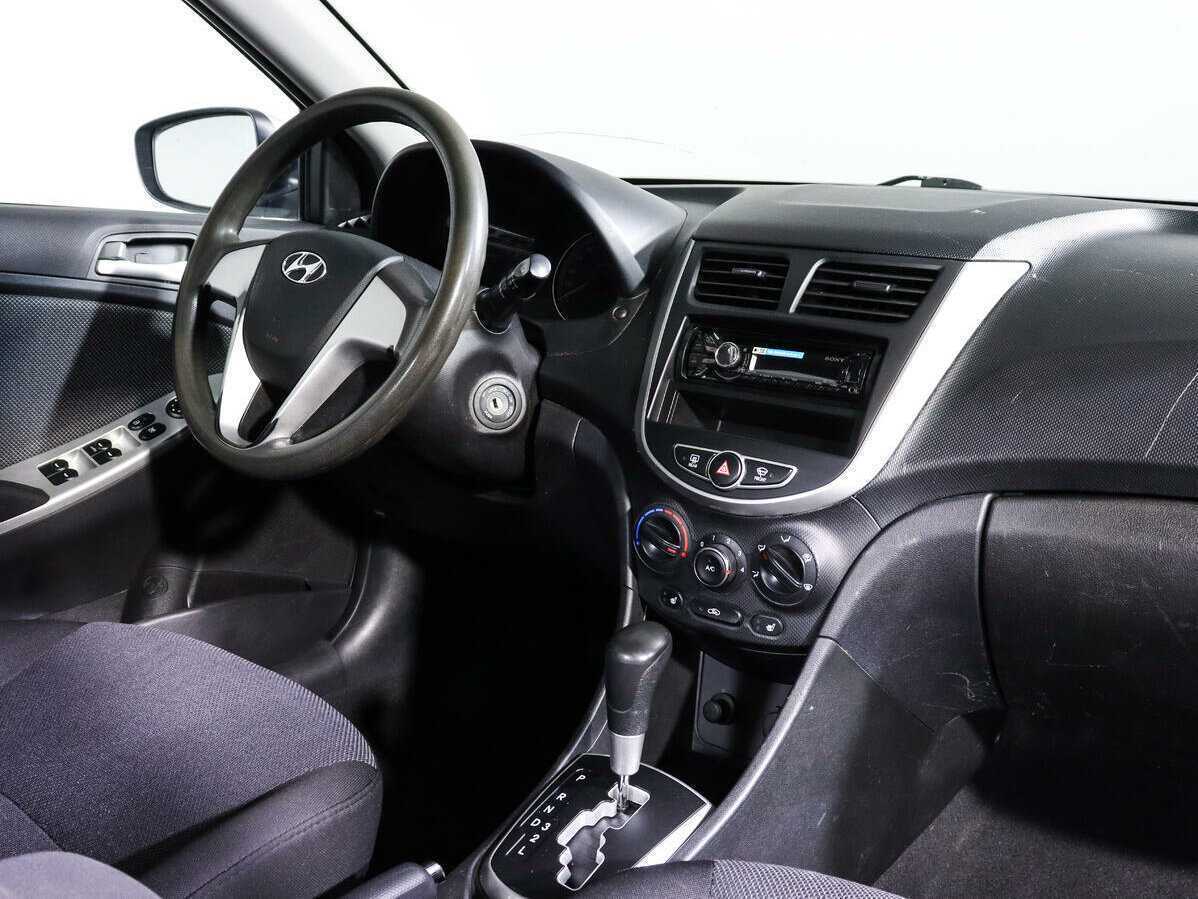 Hyundai Solaris с пробегом — 2013 год. Фото: #8