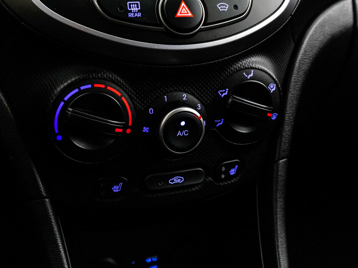 Hyundai Solaris с пробегом — 2014 год. Фото: #11