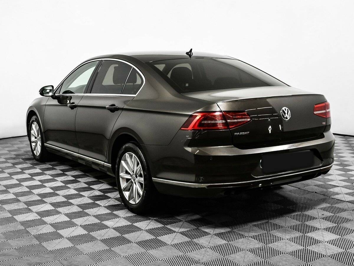 Volkswagen Passat с пробегом — 2017 год. Фото: #6